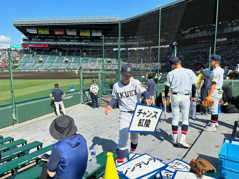 TikTokで大ブレイク『チャンス紅陵』で応援する仙台育英　©Yukiko Umetsu