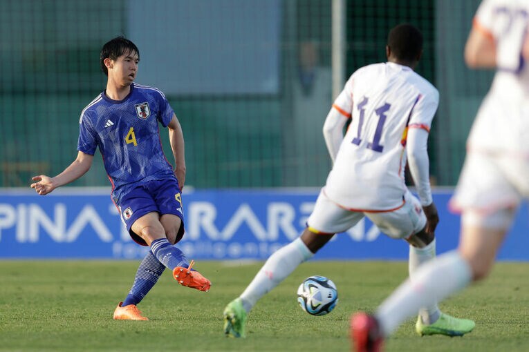 鈴木海音のビルドアップ　©Getty Images