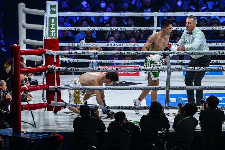 ダウン経験のないクエジャルから1度目のダウンを奪った　©︎Takuya Sugiyama