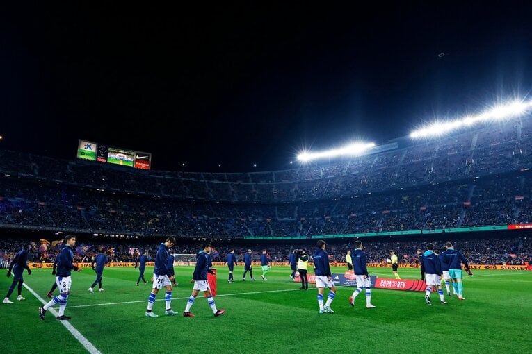 「クボのことは知ってるよ」バルササポに久保建英が笑顔で… 放送なしが惜しい「名手ブスケッツが声を荒げた」鮮烈プレー〈現地撮影〉(11)