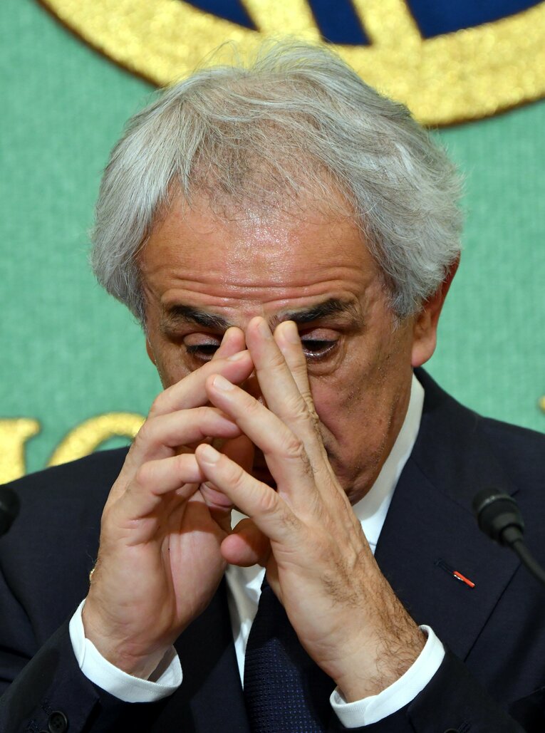 会見中、苦渋に満ちた表情を浮かべるハリルホジッチ　©Getty Images