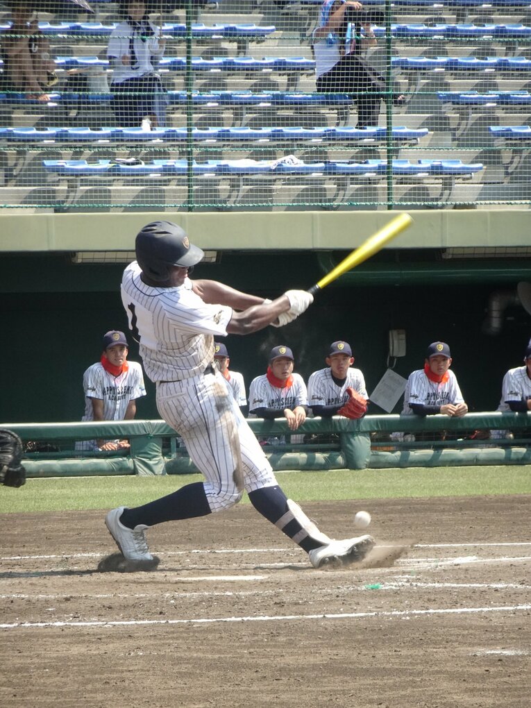 グシャッ「衝撃の破裂音」第1シード・作新学院戦でも打った…エミールの現地写真　©Yuji Yanagawa