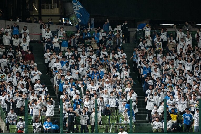 変わらずブーイングのレフトスタンド　©Nanae Suzuki