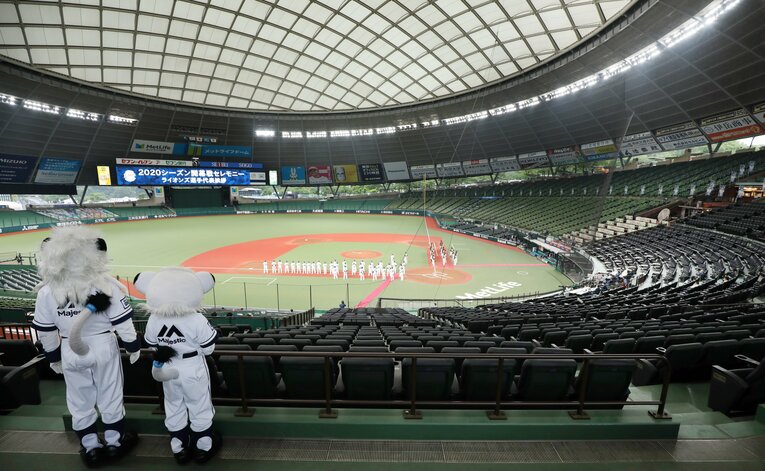 2020年、日本ハムとの開幕戦は無観客試合だった　©JIJI PRESS
