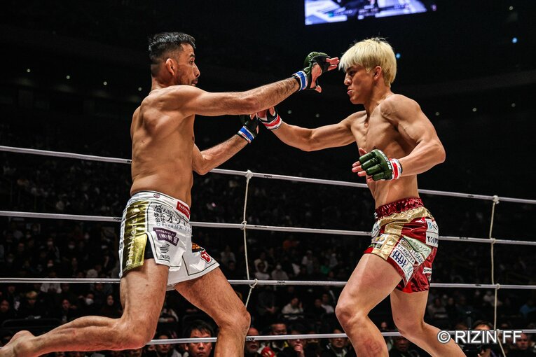 鈴木千裕vs.クレベル・コイケ　©RIZIN FF