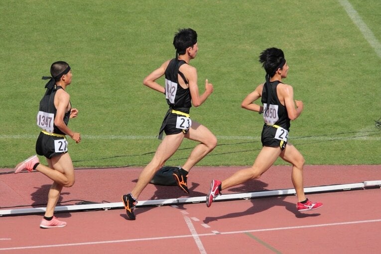 レース中の河田、小沢、小木曽（前から）