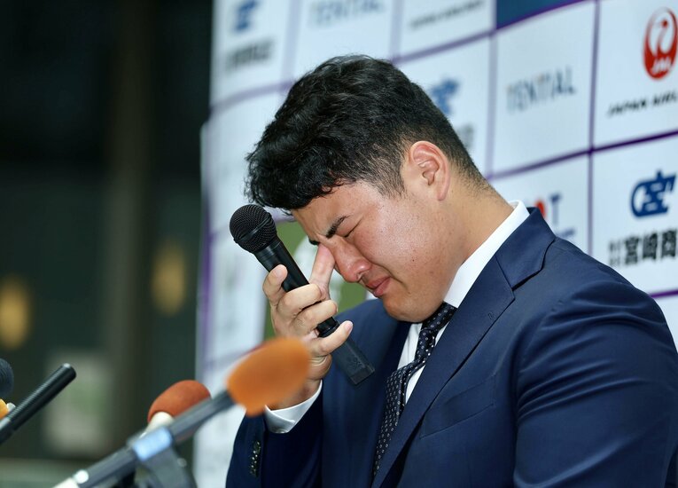 進路を表明する記者会見で涙を流した佐々木麟太郎　©️スポーツ報知／アフロ