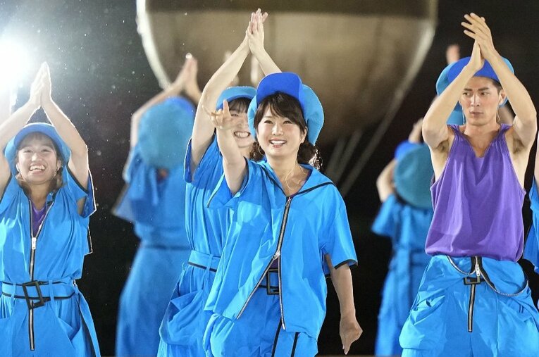 2カ月前の東京パラリンピック開会式（8月24日）、オープニングのダンスシーンで登場したはるな愛さん（49歳） ／ photograph by KYODO