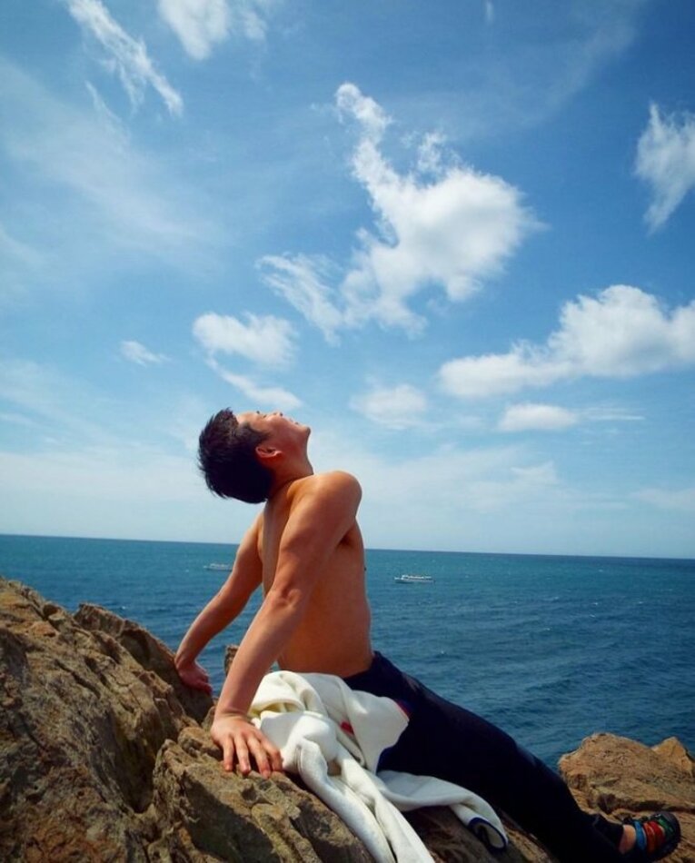 晴れた日の東尋坊／本人のインスタグラムより