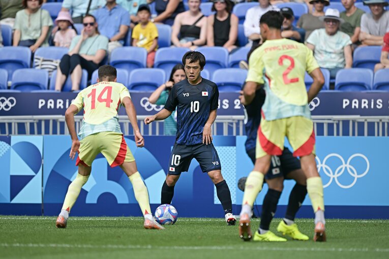 左サイドでボールを持つ斉藤光毅　©Takuya Kaneko/JMPA