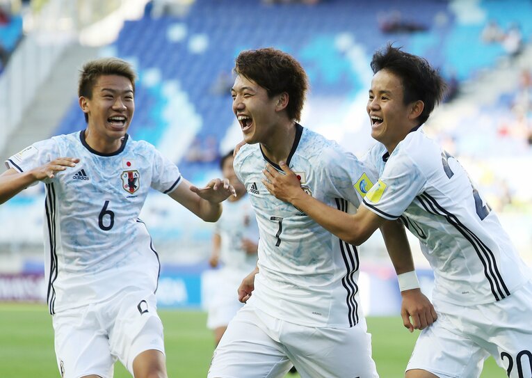 2017年ともに当時10代の堂安律と久保建英　©JIJI PRESS