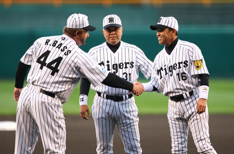 阪神の伝説的メンバー。左からバース、掛布雅之、岡田彰布　©JIJI PRESS