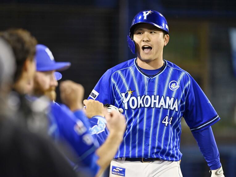DeNA・佐野恵太選手　©KYODO