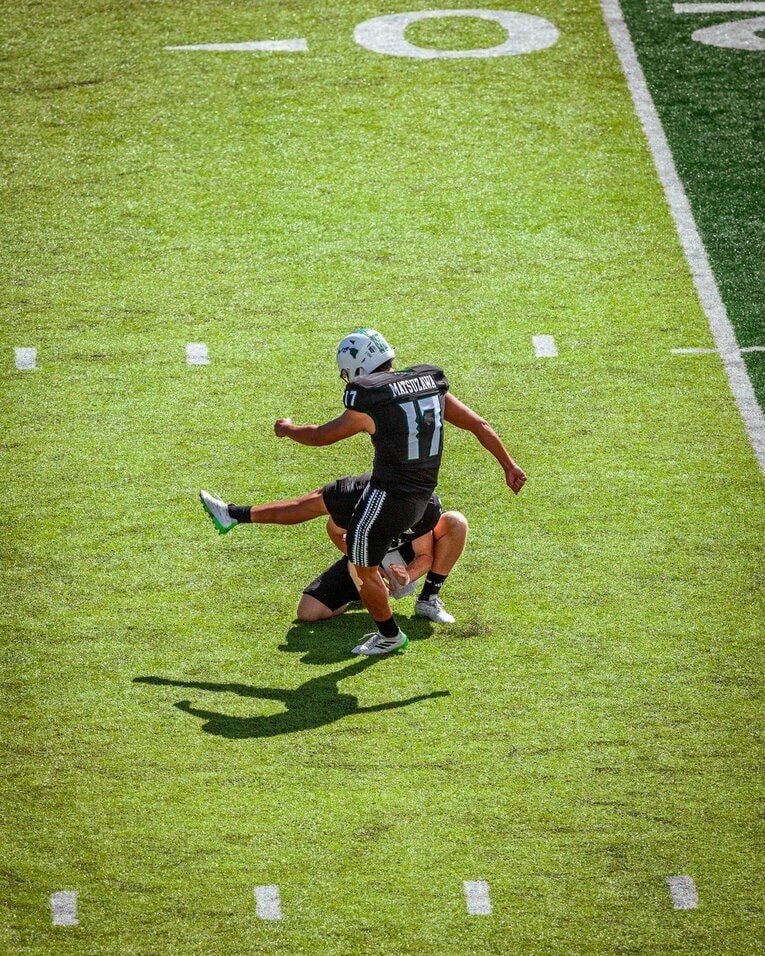 編入2年目からはハワイ大チームの正キッカーとして活躍している松澤／本人提供