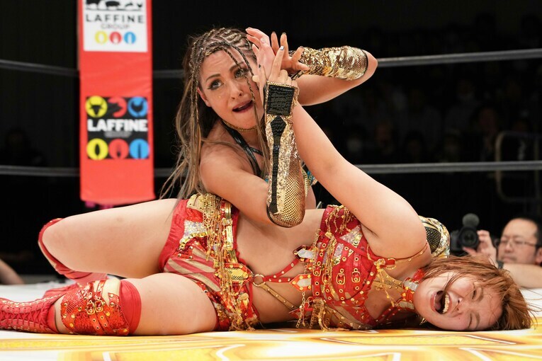 マリーゴールド旗揚げのタッグマッチでSareeeと対戦したジュリア。5月20日、後楽園ホール　©Essei Hara