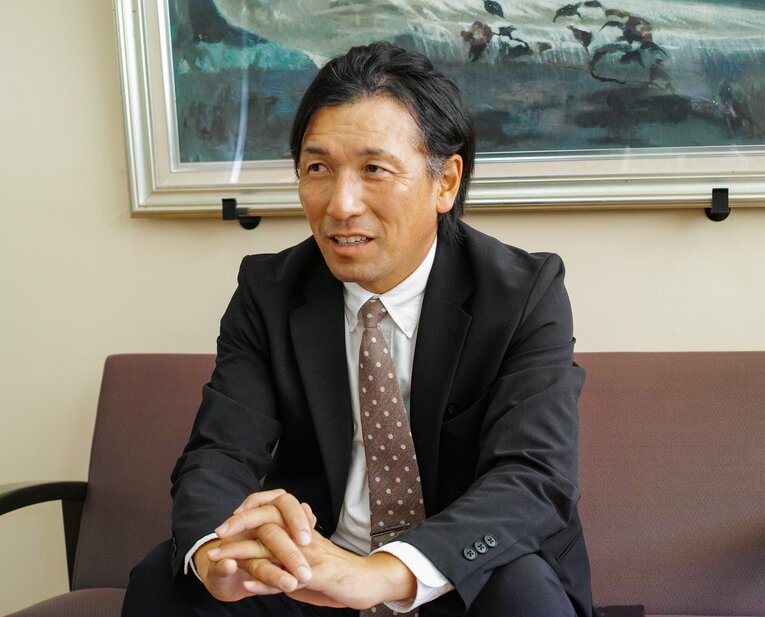 2009年から学法石川陸上部を率いる松田監督。現役時代は中大、実業団で活躍　©Satoshi Wada