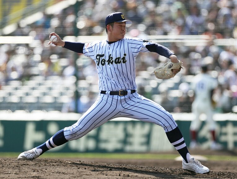 東海大菅生高の日當直喜は190cmの大型右腕だ　©JIJI PRESS