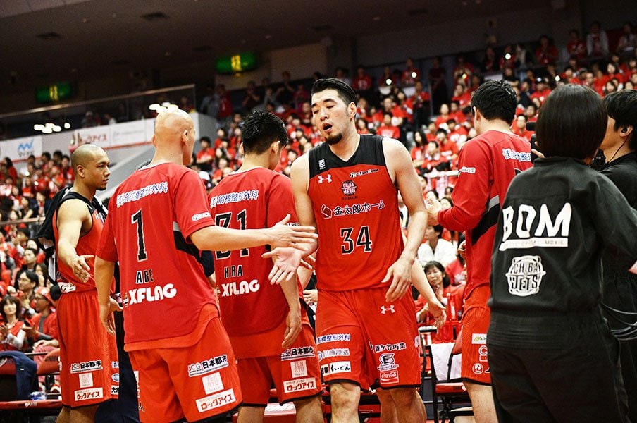 2冠達成に王手の千葉ジェッツ。1年前の教訓から、言い合いせずに。<Number Web> photograph by B.LEAGUE