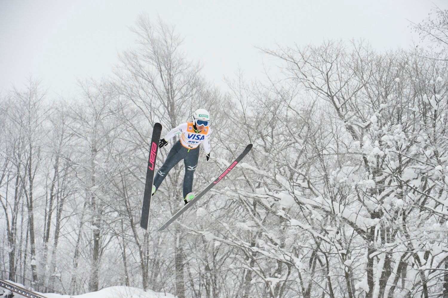 2013年、当時16歳だった頃の高梨のジャンプ ©Asami Enomoto