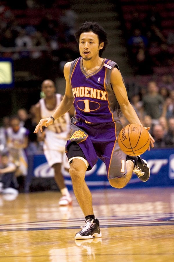 サンズ時代は4試合に出場し7得点、3アシスト。スティーブ・ナッシュの指導も受けた ©︎AFLO