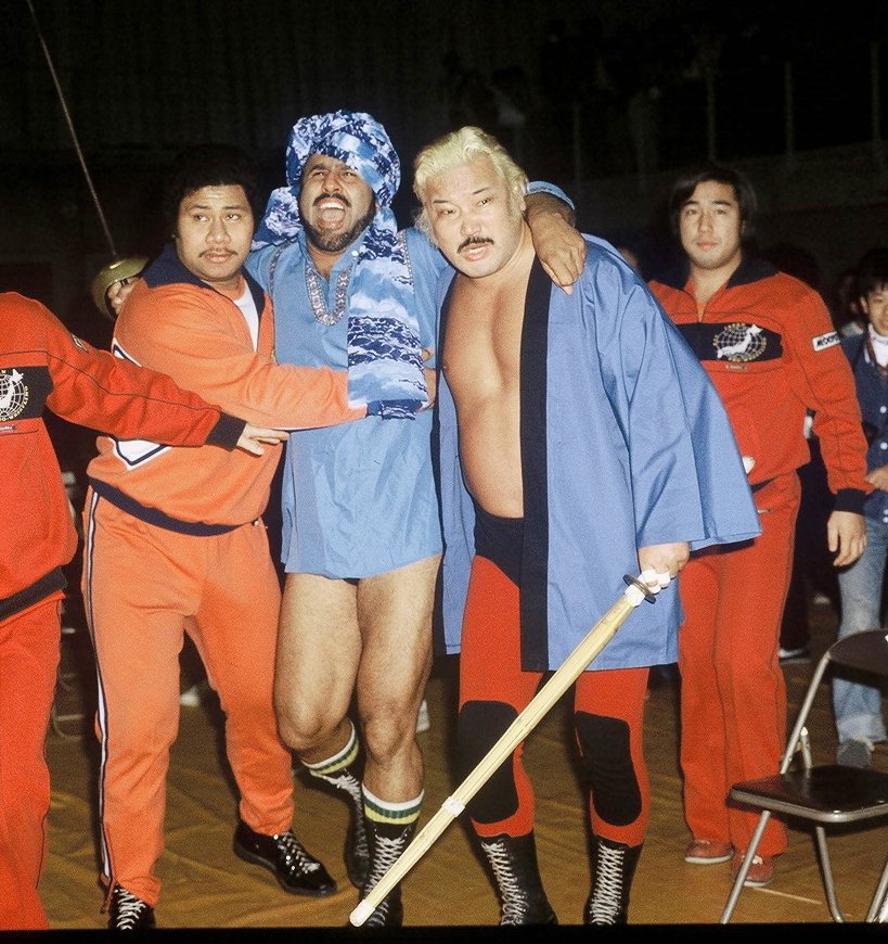 上田馬之助とタイガー・ジェット・シン（前日本プロレス、1981年）　©東京スポーツ新聞社