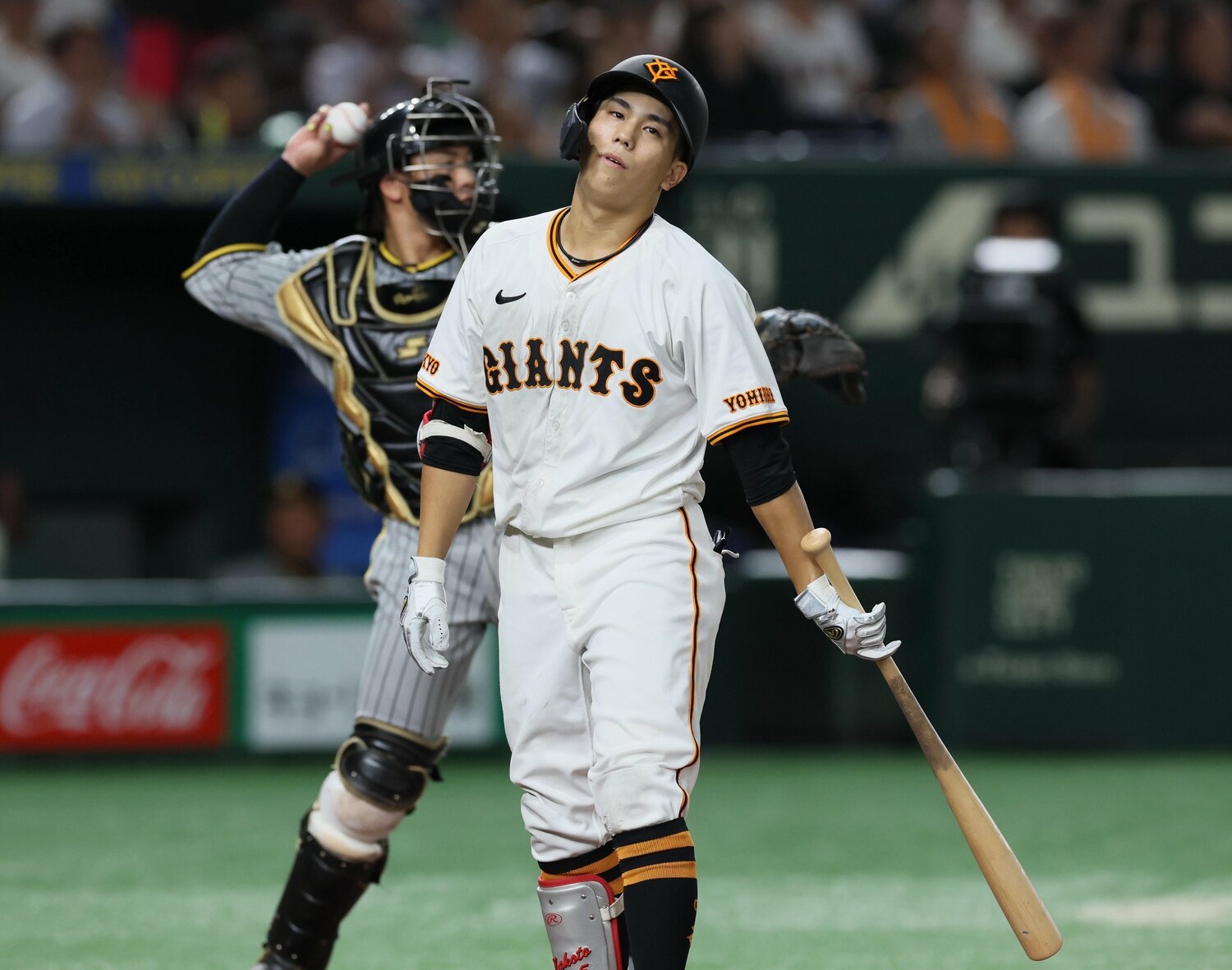 7月16日の阪神戦8回、三振に倒れた巨人・門脇誠　©︎SANKEI SHIMBUN