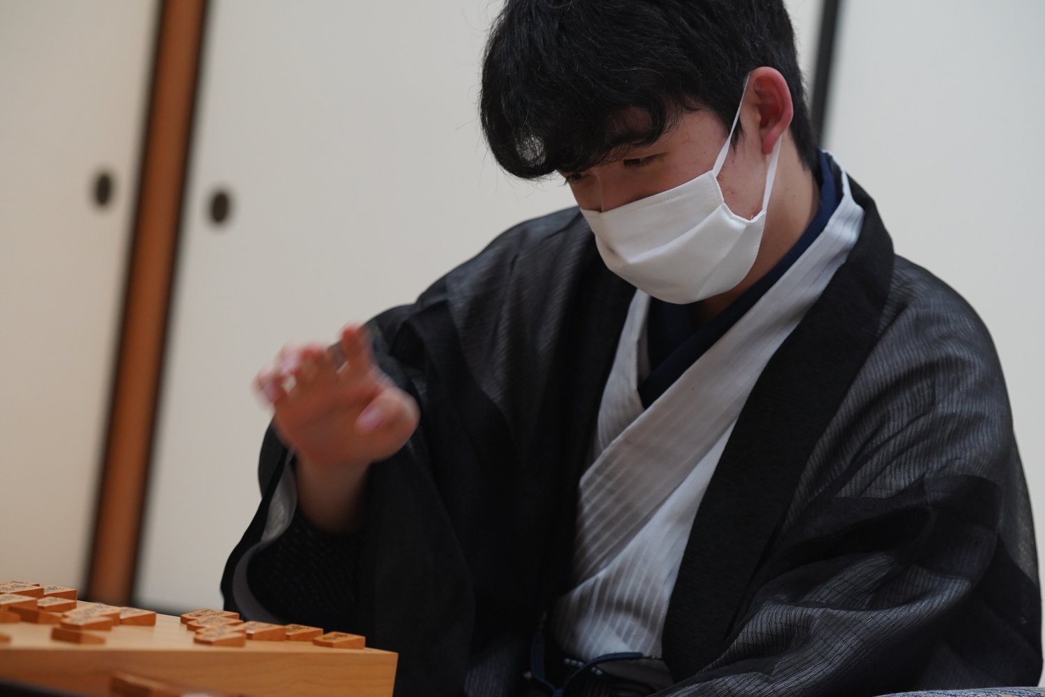 第91期棋聖戦第4局での藤井棋聖　©日本将棋連盟