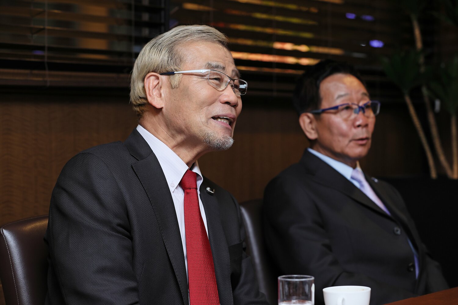 1975年結成・47年目のオール阪神・巨人。ともに岡八朗に弟子入りしたことで出会う、巨人さん（左）が5年年上　©Shigeki Yamamoto