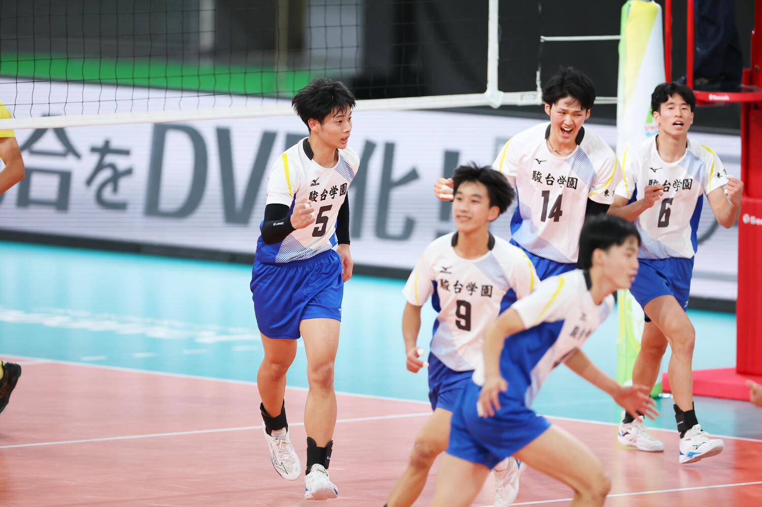 攻守にわたって優勝に貢献した2年・亀岡聖成(5番)。優秀選手賞に選出された ©︎Naoki Morita/AFLO SPORT