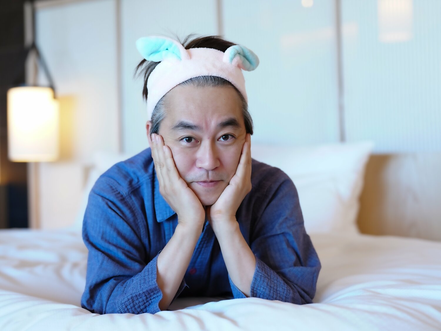 主催のスポーツニッポン新聞社が撮影し、驚きを呼んだ一枚。主催者の求めに応じて、卯年にちなんだウサ耳を着ける羽生九段　©SPORTS NIPPON