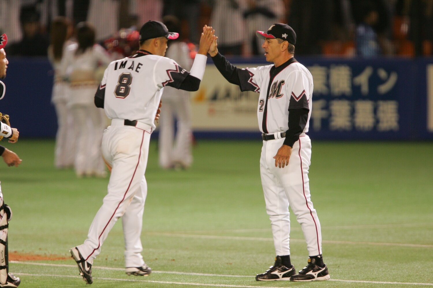 05年日本シリーズでの今江とバレンタイン監督　©Hideki Sugiyama