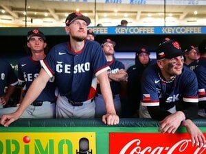 チェコでWBCが生中継…野球人気の今「日本語が書かれたチェコ選手のグローブ」ベンチになぜ日本の達磨？ 現地記者は見た「オオタニとの対戦は夢だった」