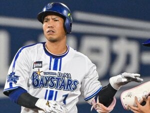 DeNA“あの助っ人外国人”が重要証言「一番面白いチームメイト？ それはクワだよ」桑原将志“異様な明るさ”の秘密「じつは繊細、暗い過去も…」