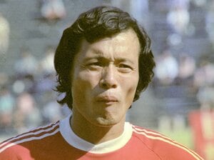 「キーパー、指、裂けとったからね」衝撃の破壊力…釜本邦茂が“史上最高のストライカー”になるまで「修羅場でも絶対に狂わない」「恐ろしい後輩」