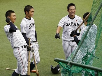 左打ち偏重は日本野球の“病”か。藤原恭大、根尾昂のU18も同傾向。＜Number Web＞ photograph by Kyodo News