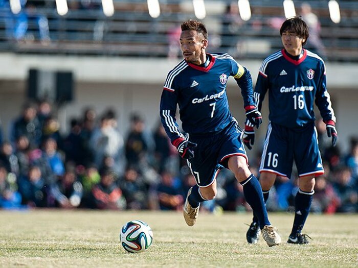 トレーナー・西本直が解説する、中田英寿や本田圭佑の「背中」。＜Number Web＞ photograph by Yusuke Nishizono