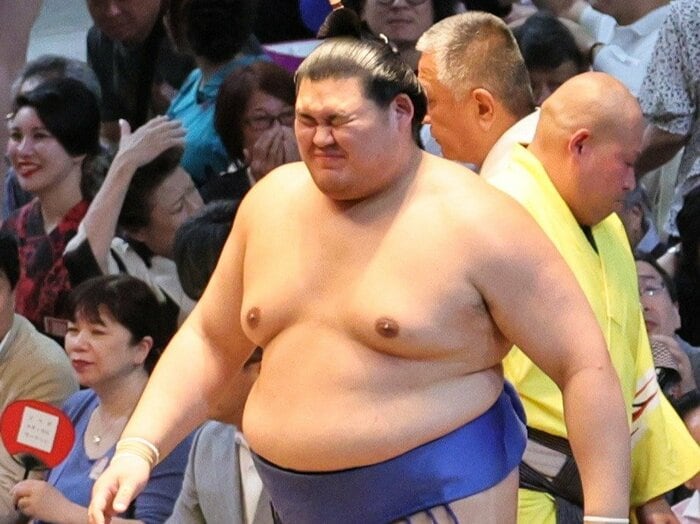 「横綱大の里、引くクセが弱点」批判も…波乱の大相撲、元大関・魁皇は“異論”「大の里はたった2年。それまで大学生だったんだから」＜Number Web＞ photograph by JIJI PRESS