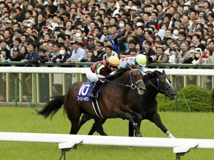 フィエールマン＆ルメールの大快挙。天皇賞・春で示した巨大な潜在能力。＜Number Web＞ photograph by Kyodo News