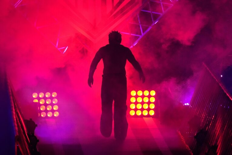 引退試合を終えたムタは魔界へと消えていった