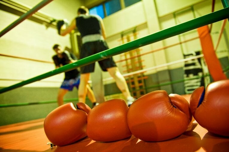 日本のボクシング界で相次ぐリング事故。スポーツにおける頭部外傷に詳しい脳神経外科医に要因を聞いた ／ photograph by Getty Images