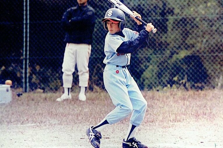 小学校時代は“小柄なリードオフマン”タイプだったという柳田※書籍より転載