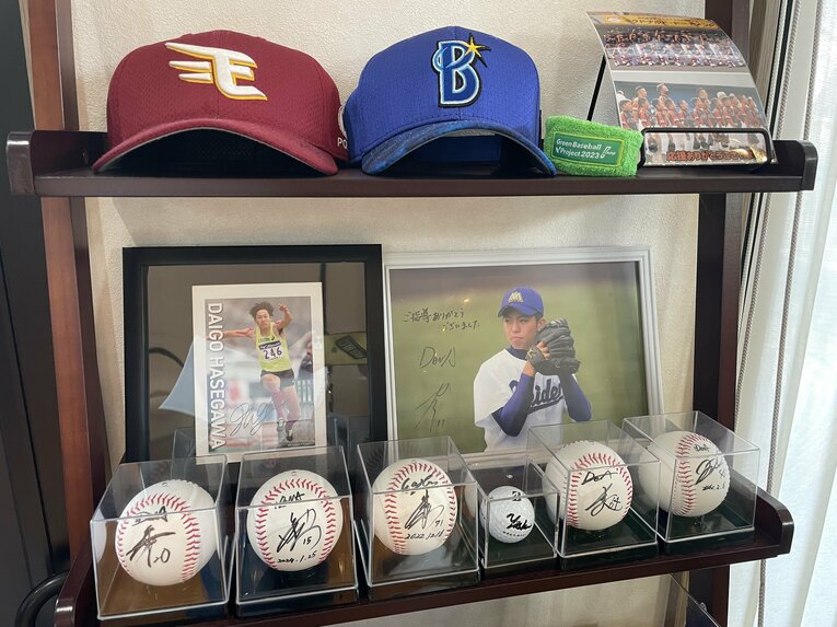 スタジオを利用した選手たちの記念グッズが　©Takashi Ishizuka