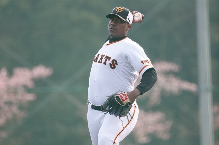 メジャー時代に167㎞をマークしたこともあるチアゴ・ビエルサ。セットアッパーとしての期待がかかる。 ／ photograph by KYODO