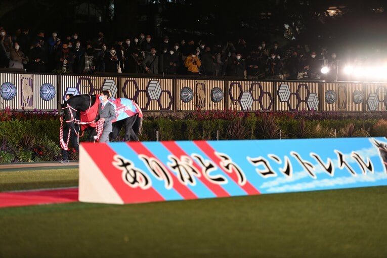 レース後に行われた引退式での様子