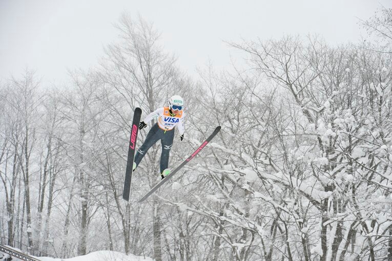 2013年、当時16歳だった頃の高梨のジャンプ　©Asami Enomoto