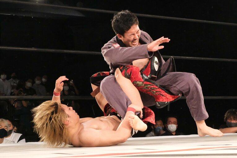 「腹立たしいんですよ」“2021年のUWF”は殺伐とした対抗戦に　佐藤光留はなぜ田村潔司に激怒したのか？(26)