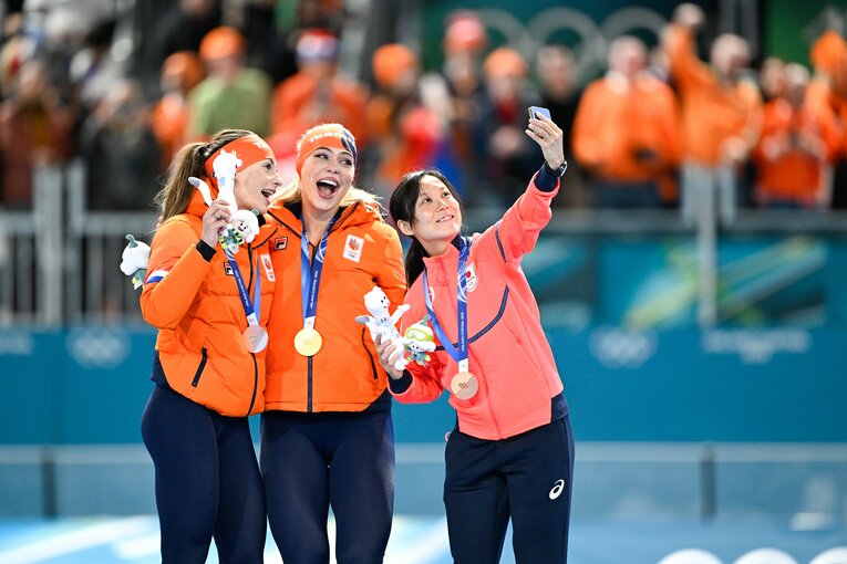 恒例メダリスト自撮り　©Asami Enomoto/JMPA