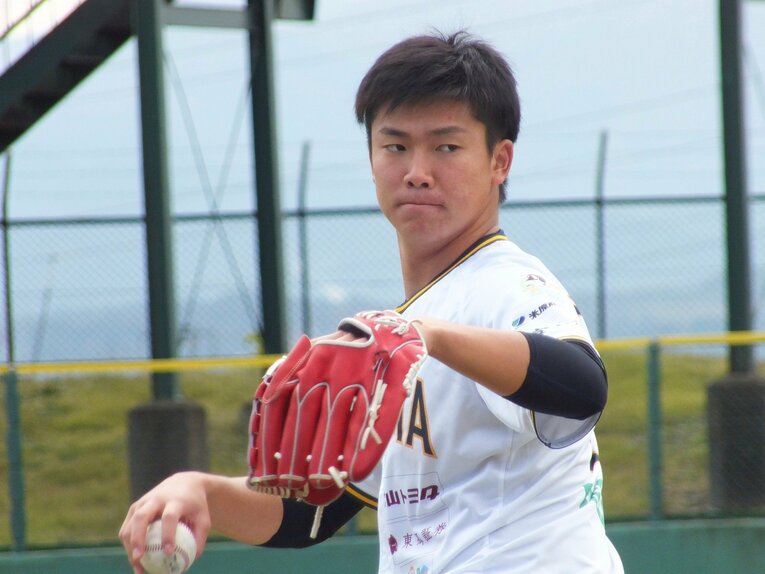 富山時代の湯浅。「１年でNPBへ」の誓いを胸に奮闘した　©Mayumi Doi