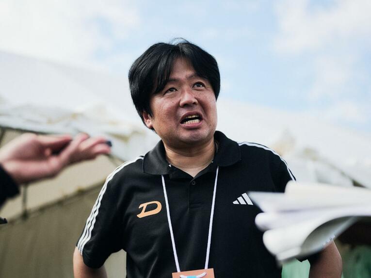 青森に埋もれかけていた才能を発見した真名子圭監督　©Yuki Suenaga