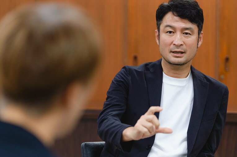 『いまだ成らず 羽生善治の譜』の著者・鈴木忠平氏に森合正範氏がインタビューした ／ photograph by Wataru Sato